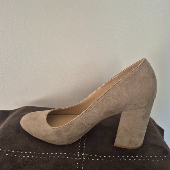 Tan Pump - Picture 3 of 9